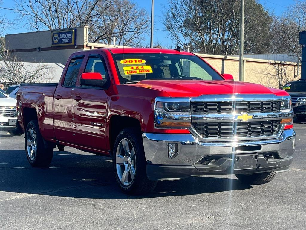 2018 Chevrolet Silverado 1500 LT photo 2