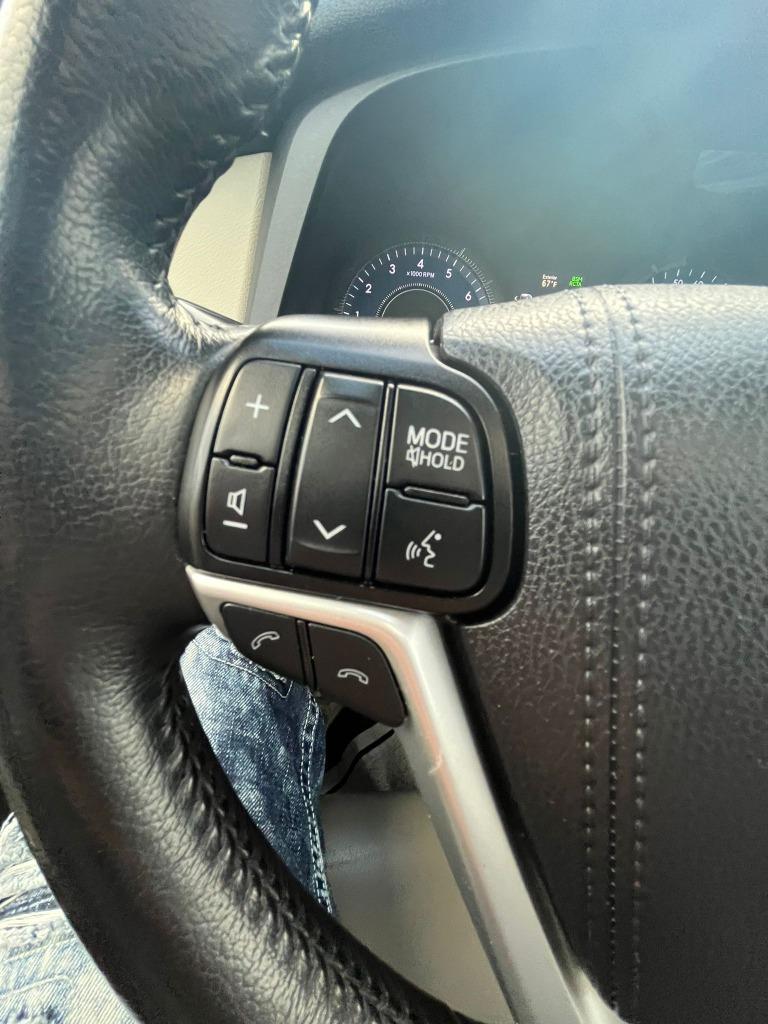 2019 Toyota Sienna XLE photo 26