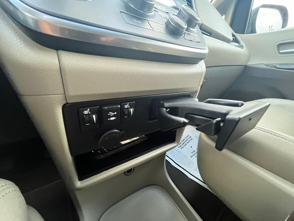 2019 Toyota Sienna XLE photo 23