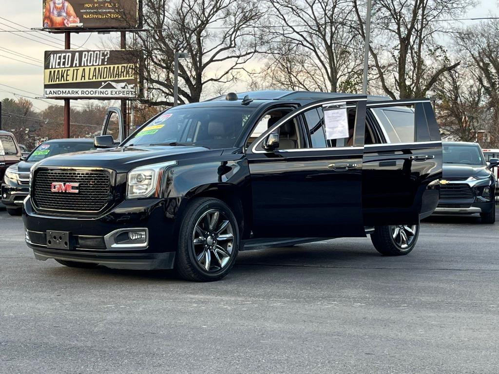 2016 GMC Yukon Denali photo 11