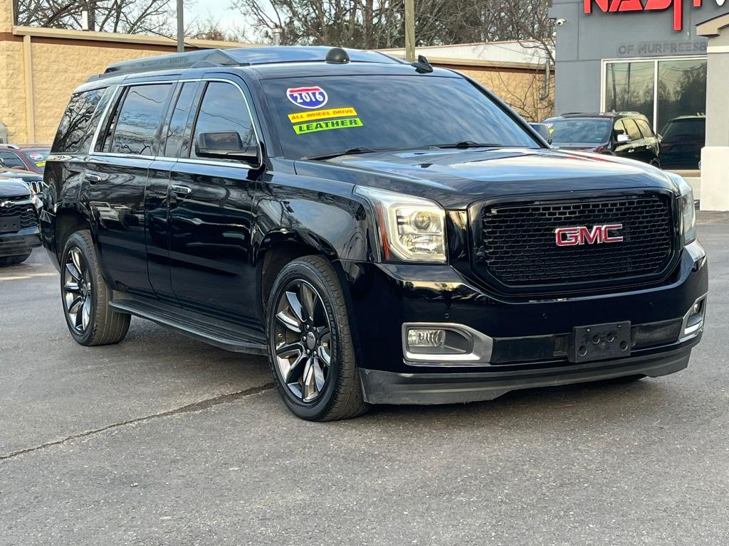 2016 GMC Yukon Denali photo 2