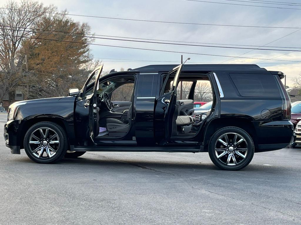 2016 GMC Yukon Denali photo 12