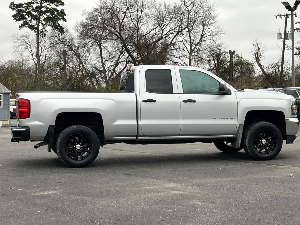 2018 Chevrolet Silverado 1500 Custom photo 8