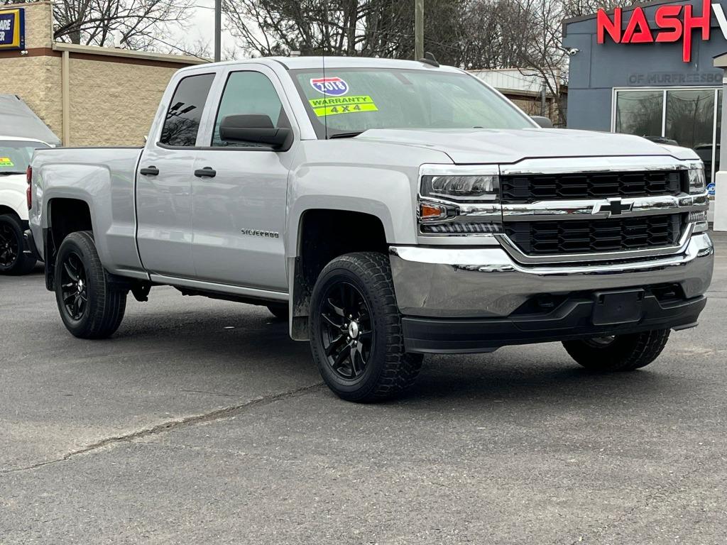 2018 Chevrolet Silverado 1500 Custom photo 2