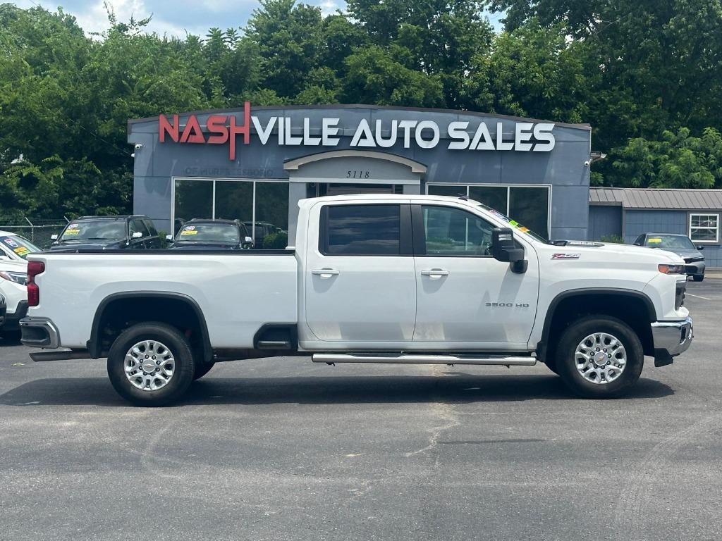 2024 Chevrolet Silverado 3500HD LT's photo