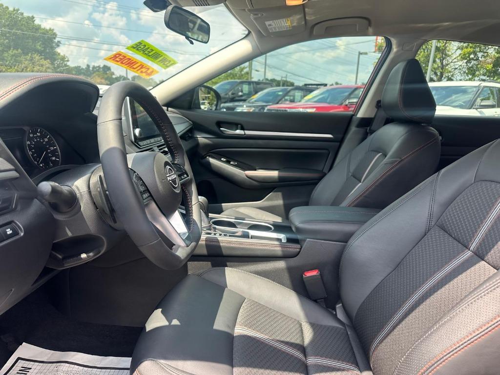 2025 Nissan Altima SR - Photo 11