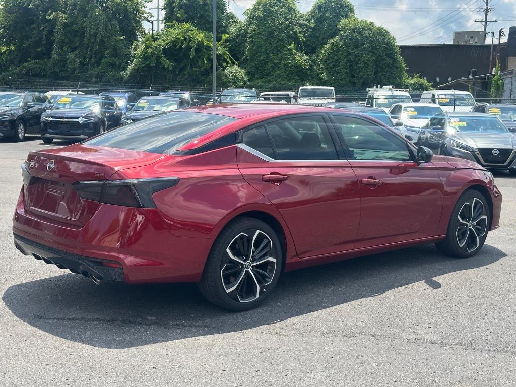 2025 Nissan Altima SR - Photo 8
