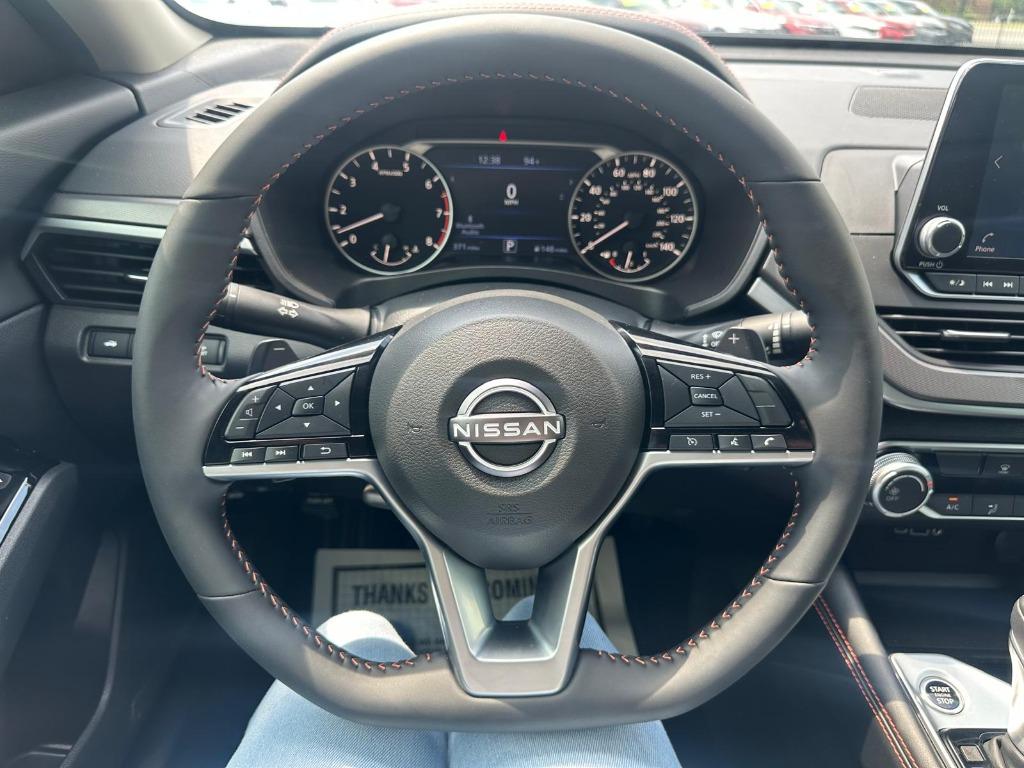 2025 Nissan Altima SR - Photo 13