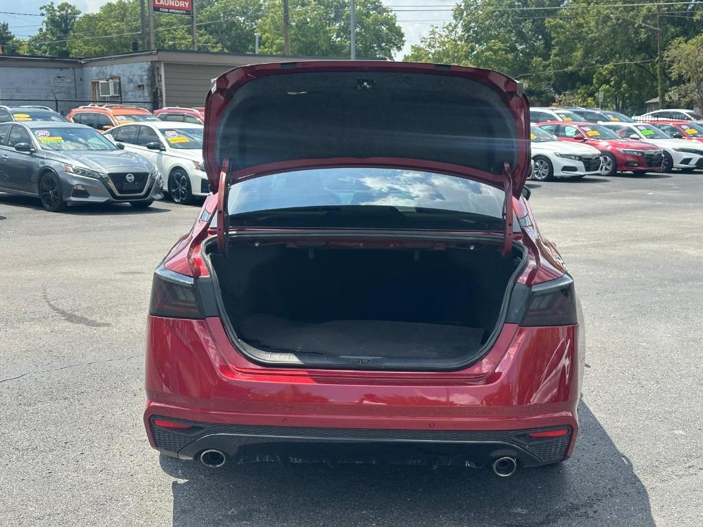 2025 Nissan Altima SR - Photo 9