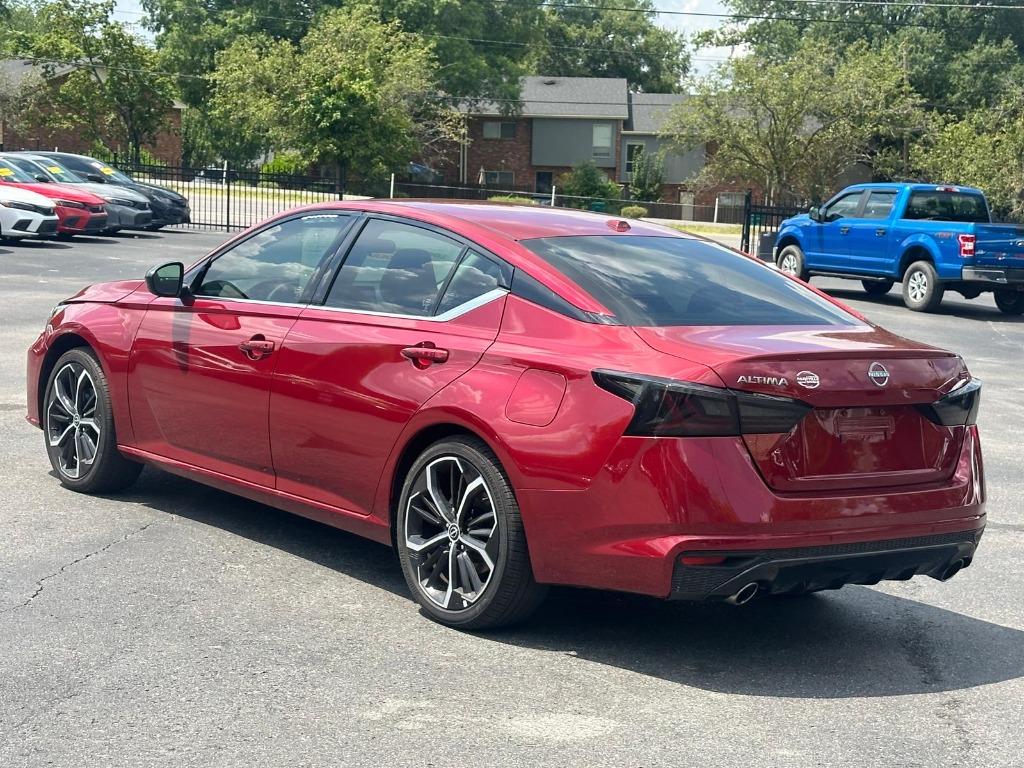 2025 Nissan Altima SR - Photo 6