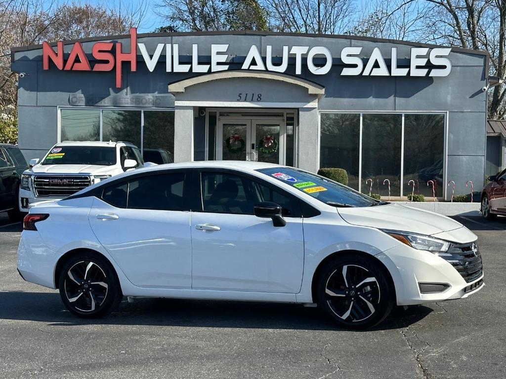 2025 Nissan Versa Sedan SR's photo